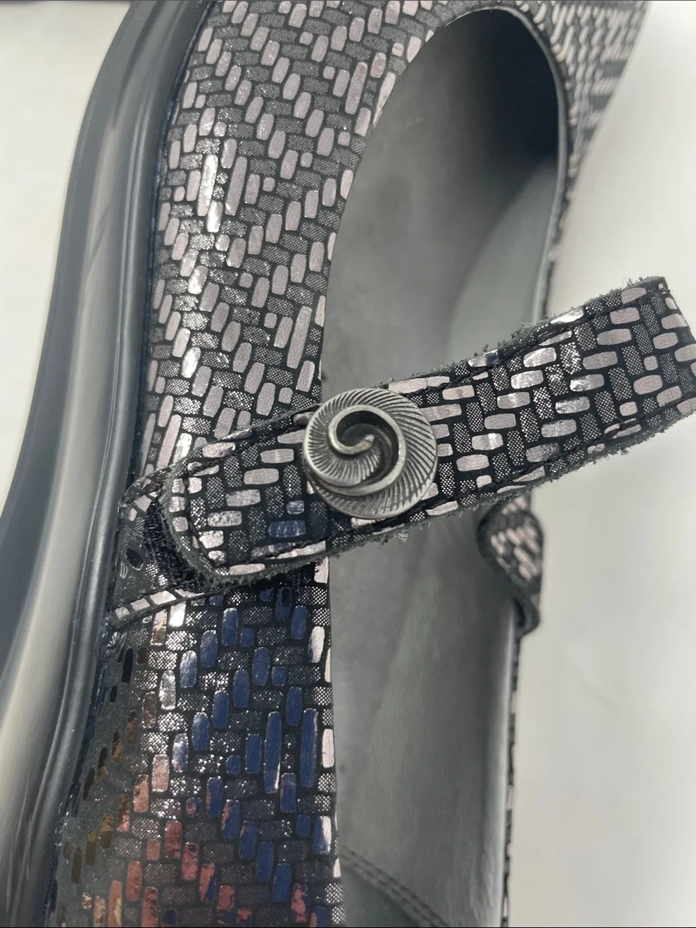 Alegria Metallic Gray Mary Jane Wedged Flats with Patterned Upper Size 8.5